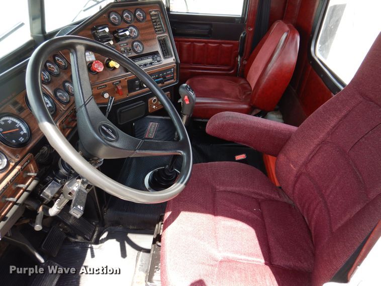 image for item JH9869 1996 Freightliner FLD112  semi truck