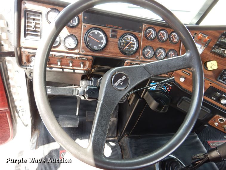 image for item JH9869 1996 Freightliner FLD112  semi truck