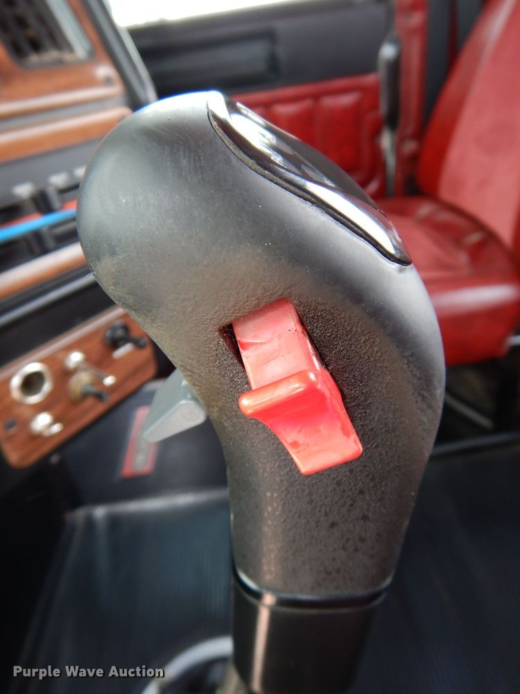 image for item JH9869 1996 Freightliner FLD112  semi truck