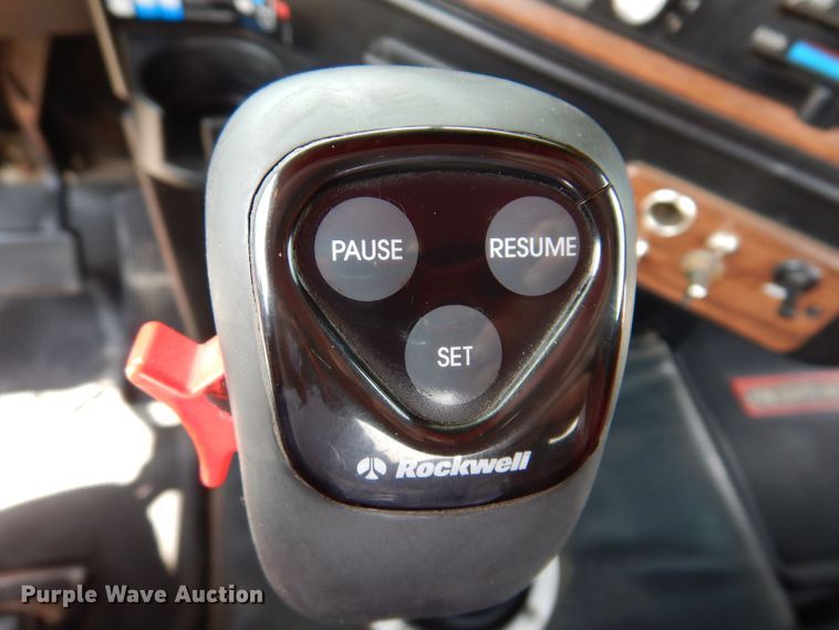 image for item JH9869 1996 Freightliner FLD112  semi truck