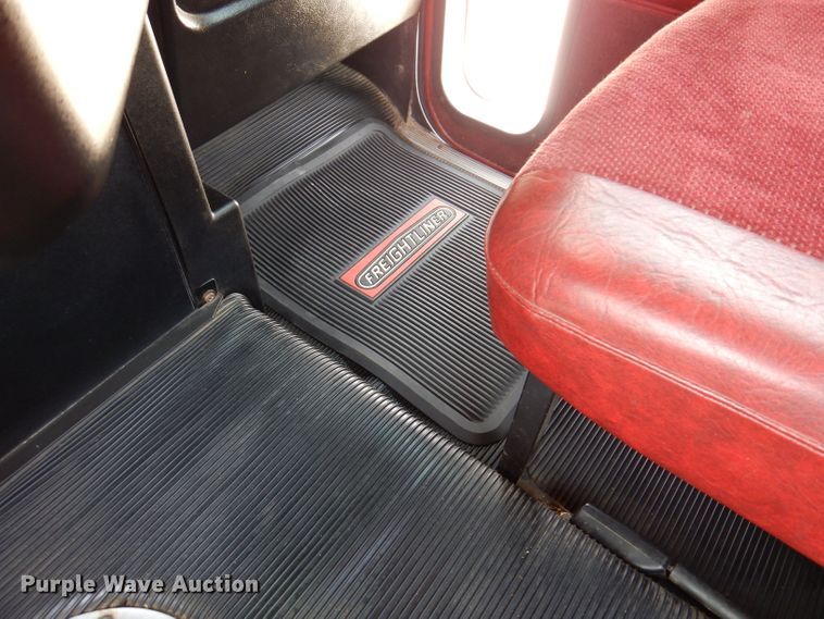 image for item JH9869 1996 Freightliner FLD112  semi truck