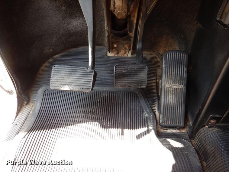 image for item JH9869 1996 Freightliner FLD112  semi truck