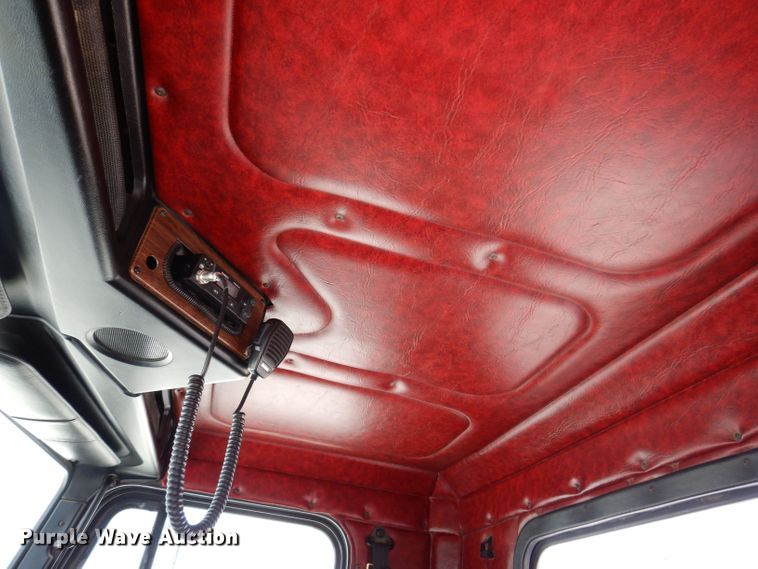 image for item JH9869 1996 Freightliner FLD112  semi truck