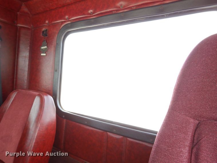 image for item JH9869 1996 Freightliner FLD112  semi truck