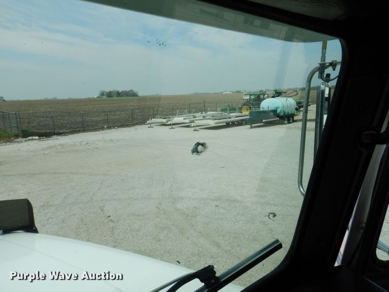 image for item JH9869 1996 Freightliner FLD112  semi truck