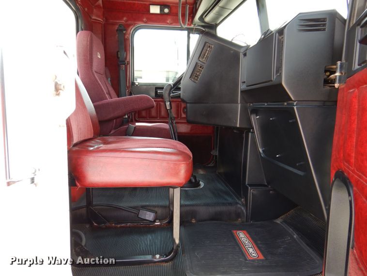 image for item JH9869 1996 Freightliner FLD112  semi truck