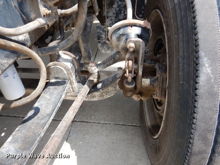 image for item JH9869 1996 Freightliner FLD112  semi truck