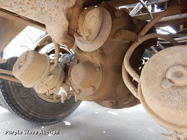 image for item JH9869 1996 Freightliner FLD112  semi truck