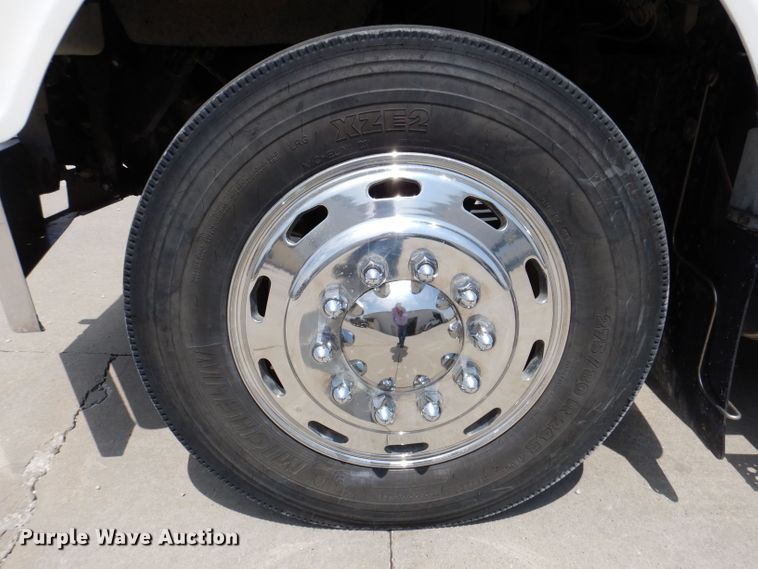 image for item JH9869 1996 Freightliner FLD112  semi truck