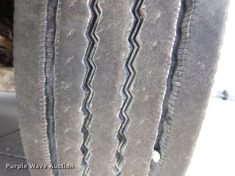 image for item JH9869 1996 Freightliner FLD112  semi truck