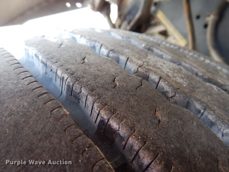 image for item JH9869 1996 Freightliner FLD112  semi truck