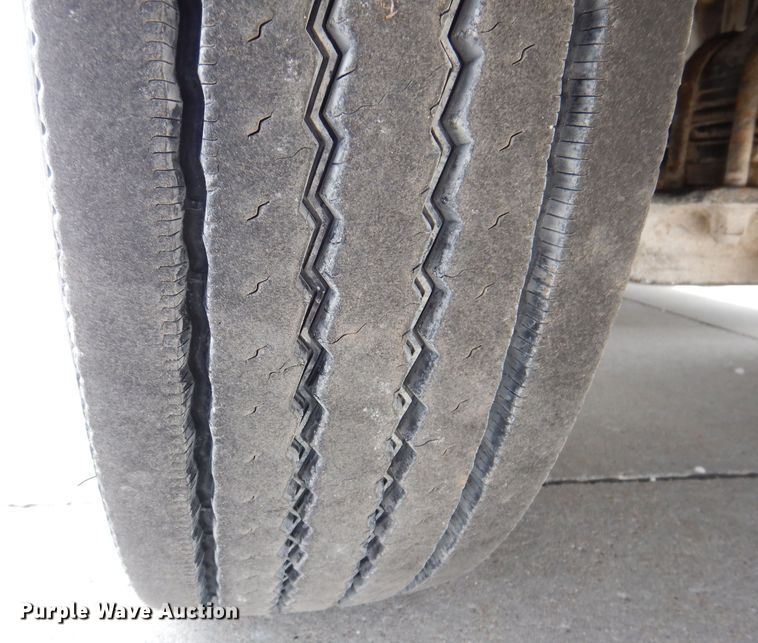 image for item JH9869 1996 Freightliner FLD112  semi truck