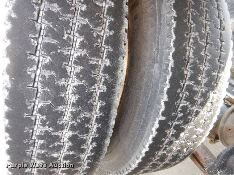 image for item JH9869 1996 Freightliner FLD112  semi truck