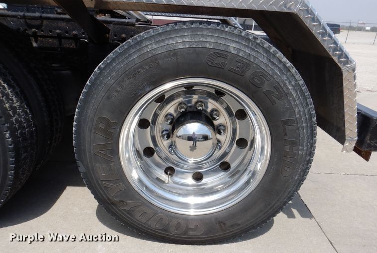 image for item JH9869 1996 Freightliner FLD112  semi truck