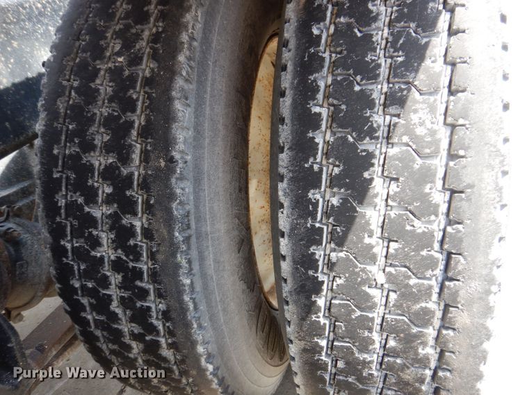 image for item JH9869 1996 Freightliner FLD112  semi truck