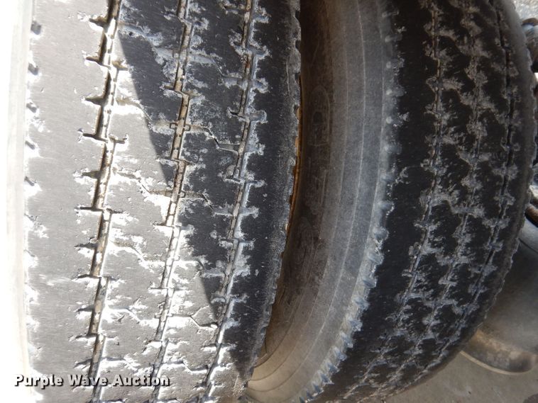 image for item JH9869 1996 Freightliner FLD112  semi truck