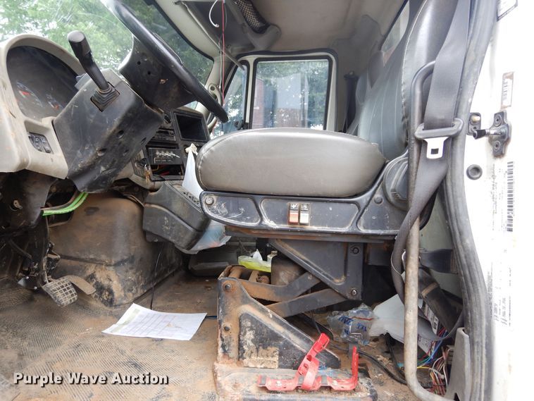 image for item JK9999 2008 International 4400  utility / service truck