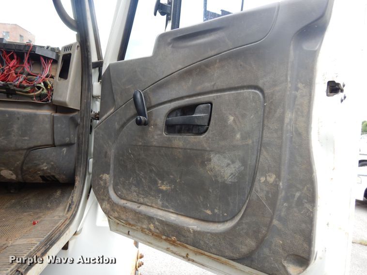 image for item JK9999 2008 International 4400  utility / service truck