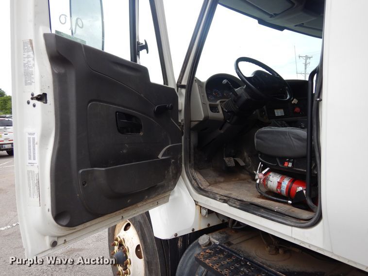 image for item JL9000 2008 International WorkStar 7400  dump truck