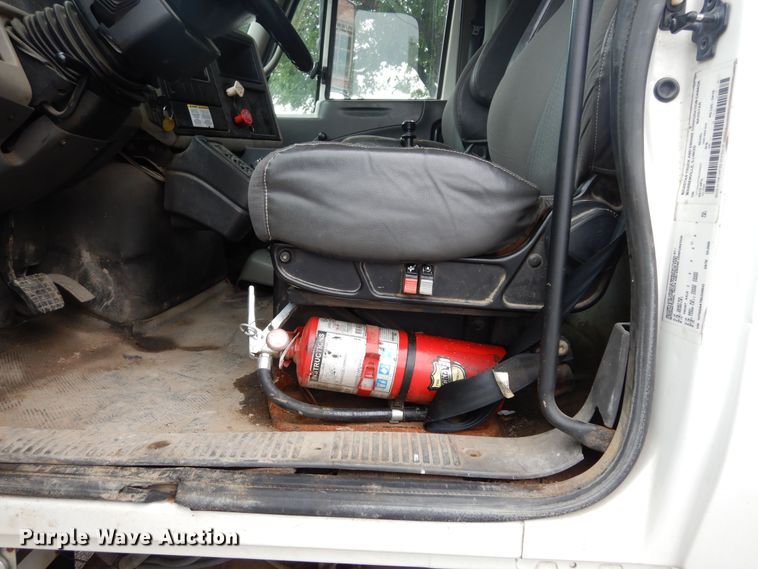 image for item JL9000 2008 International WorkStar 7400  dump truck