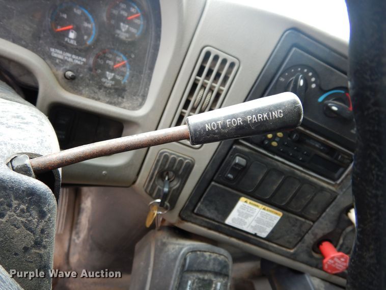 image for item JL9000 2008 International WorkStar 7400  dump truck