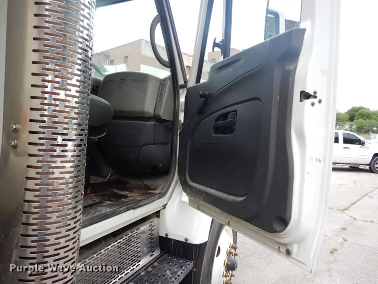 image for item JL9000 2008 International WorkStar 7400  dump truck