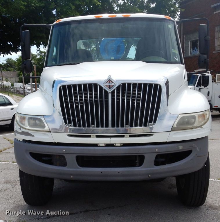 image for item JL9001 2008 International 4400  utility / service truck