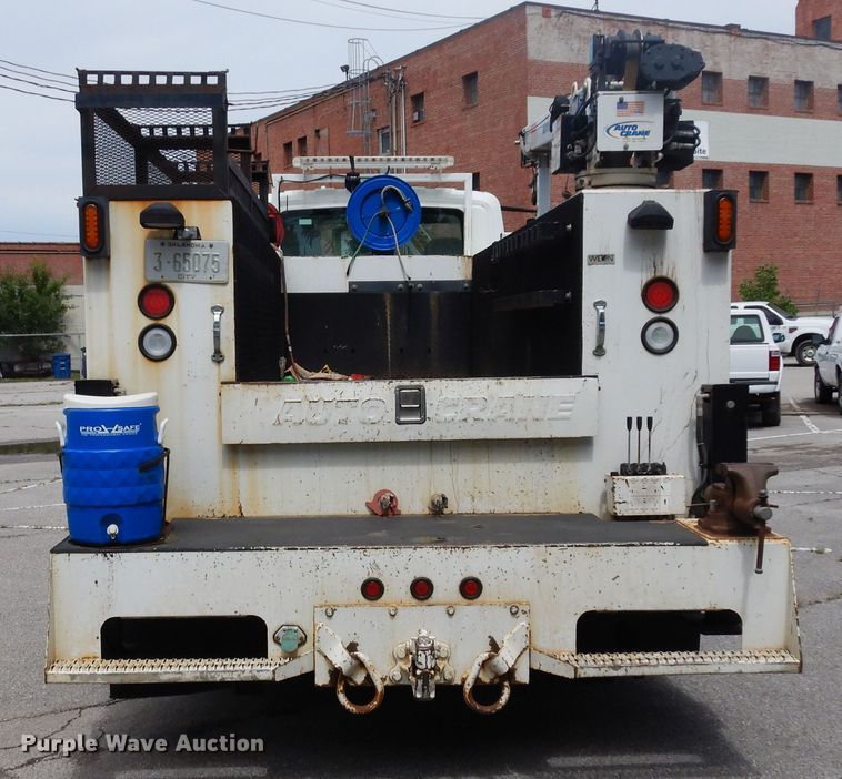 image for item JL9001 2008 International 4400  utility / service truck