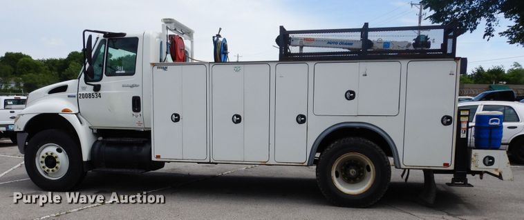 image for item JL9001 2008 International 4400  utility / service truck