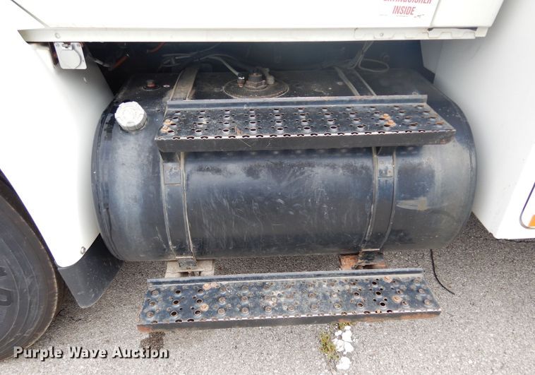 image for item JL9001 2008 International 4400  utility / service truck