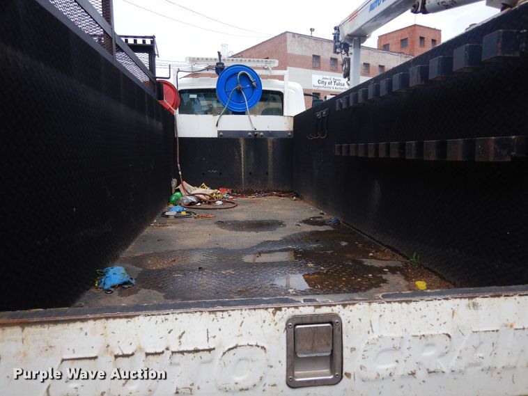 image for item JL9001 2008 International 4400  utility / service truck