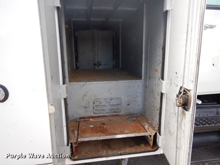 image for item JL9001 2008 International 4400  utility / service truck