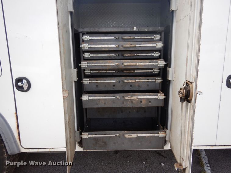 image for item JL9001 2008 International 4400  utility / service truck