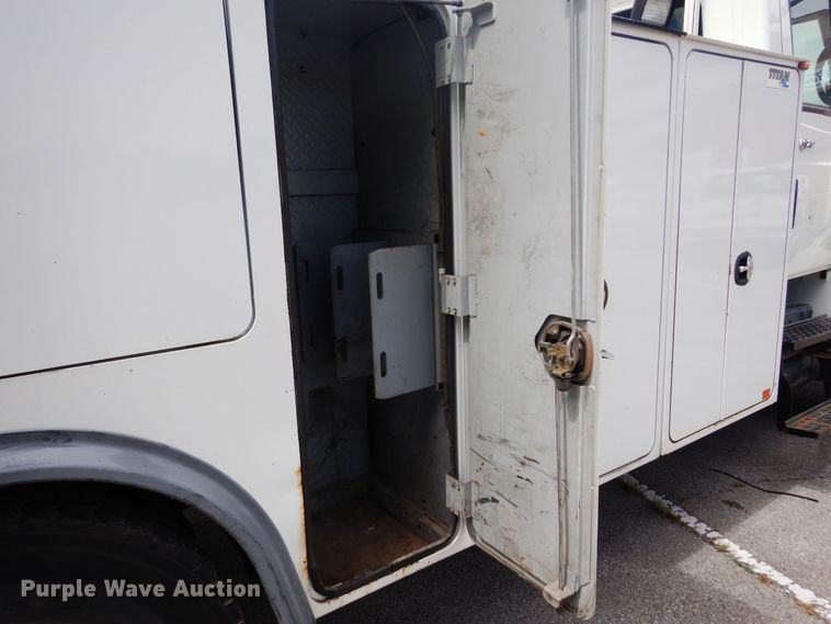 image for item JL9001 2008 International 4400  utility / service truck