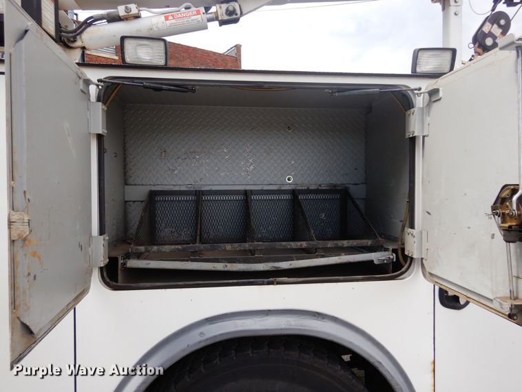 image for item JL9001 2008 International 4400  utility / service truck