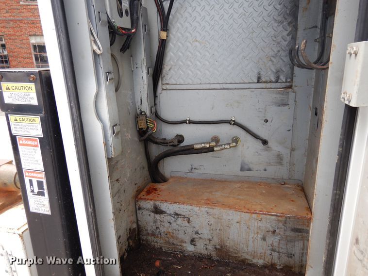 image for item JL9001 2008 International 4400  utility / service truck