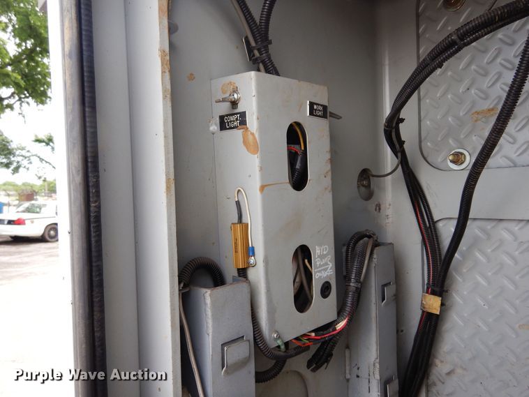 image for item JL9001 2008 International 4400  utility / service truck