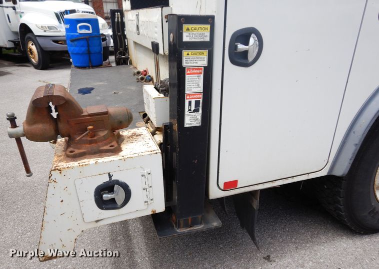 image for item JL9001 2008 International 4400  utility / service truck