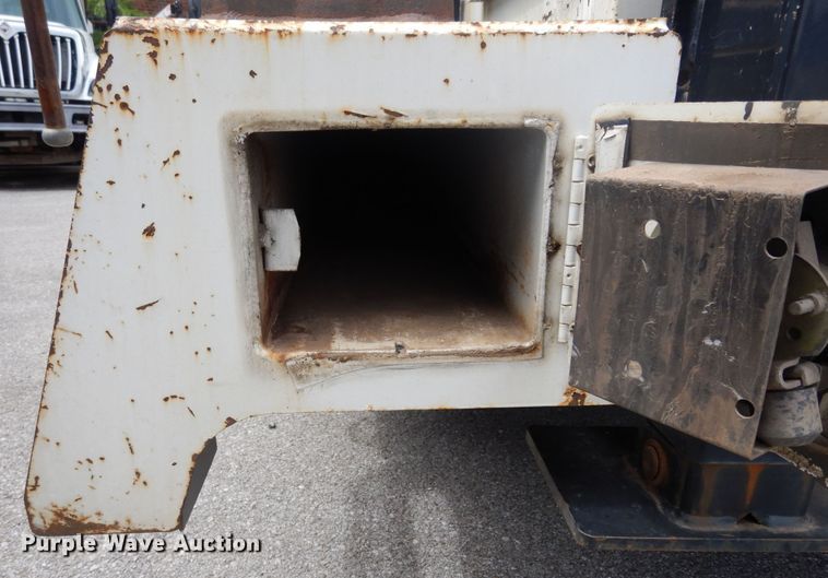 image for item JL9001 2008 International 4400  utility / service truck