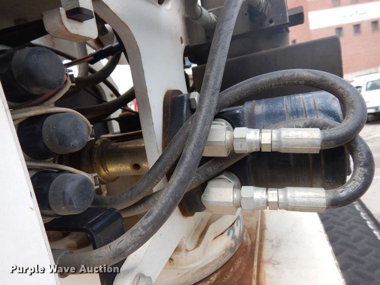 image for item JL9001 2008 International 4400  utility / service truck