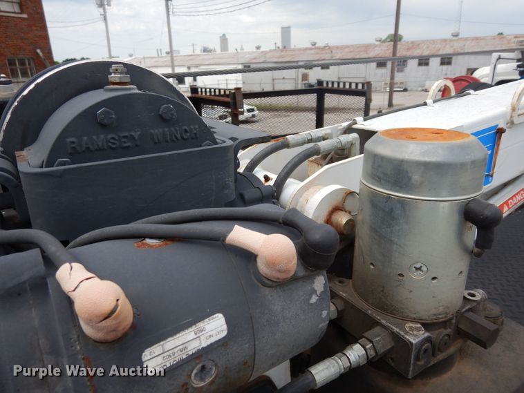 image for item JL9001 2008 International 4400  utility / service truck