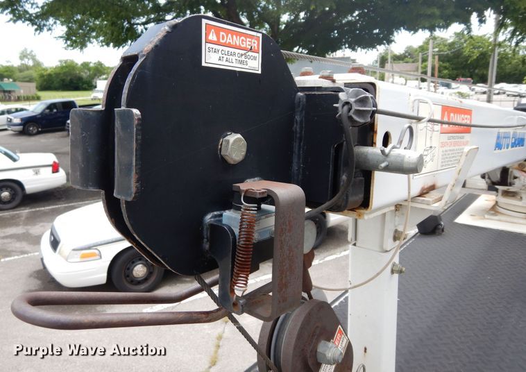 image for item JL9001 2008 International 4400  utility / service truck