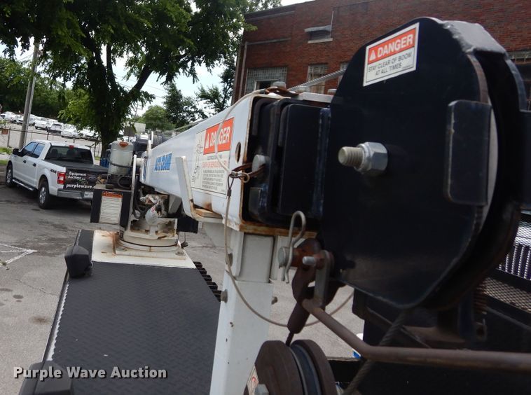 image for item JL9001 2008 International 4400  utility / service truck