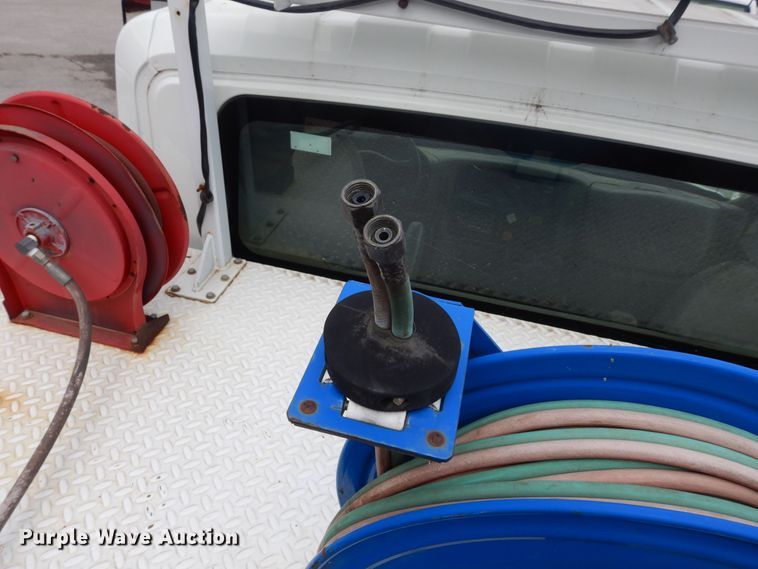 image for item JL9001 2008 International 4400  utility / service truck