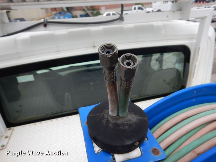 image for item JL9001 2008 International 4400  utility / service truck