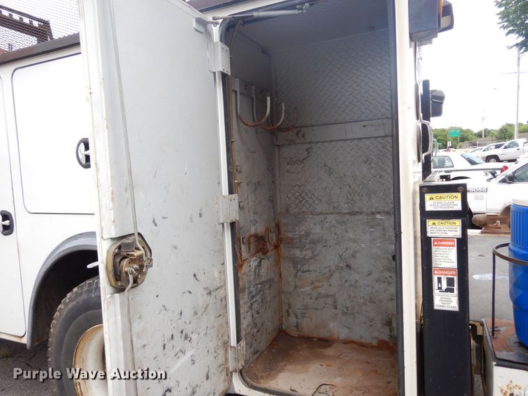 image for item JL9001 2008 International 4400  utility / service truck