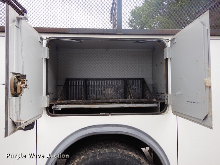 image for item JL9001 2008 International 4400  utility / service truck