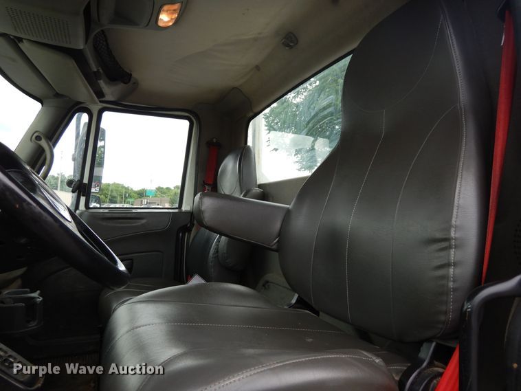 image for item JL9001 2008 International 4400  utility / service truck