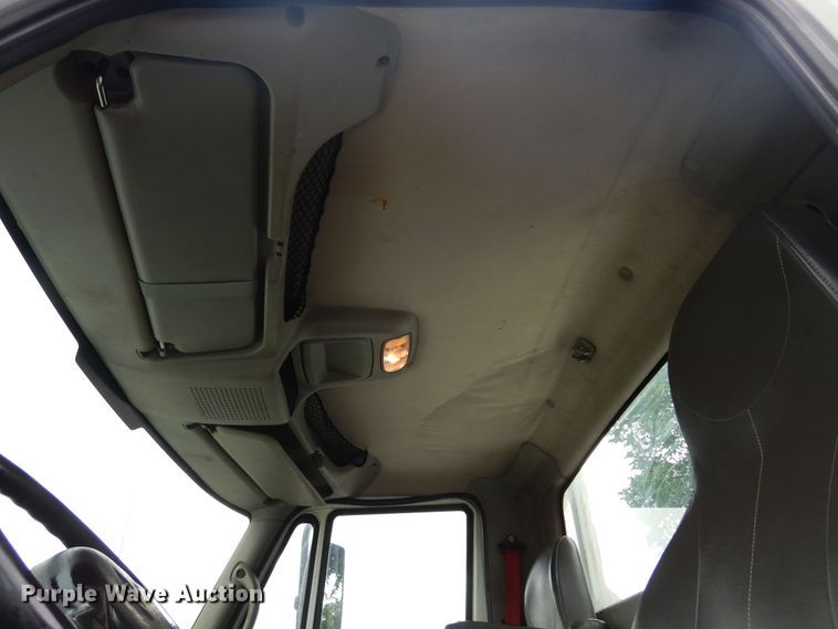 image for item JL9001 2008 International 4400  utility / service truck