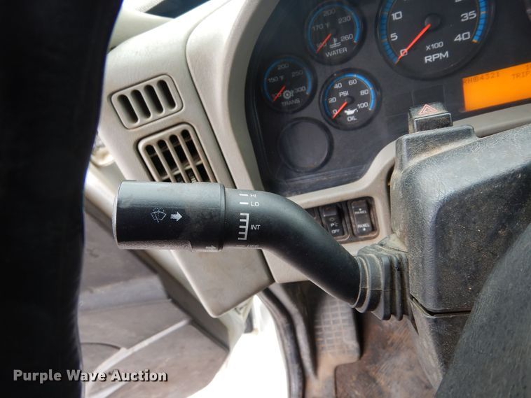 image for item JL9001 2008 International 4400  utility / service truck